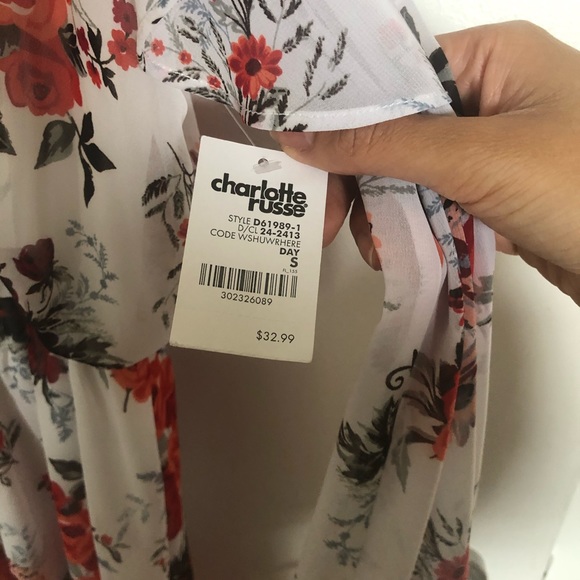 Flowy, Floral Summer Dress - Picture 4 of 8